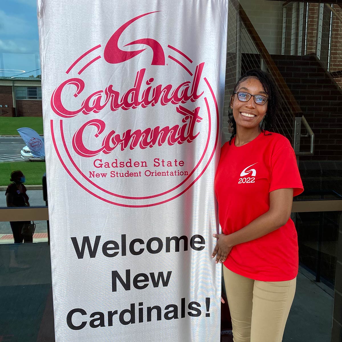 A Gadsden State ambassador welcomes students to Cardinal Commit 